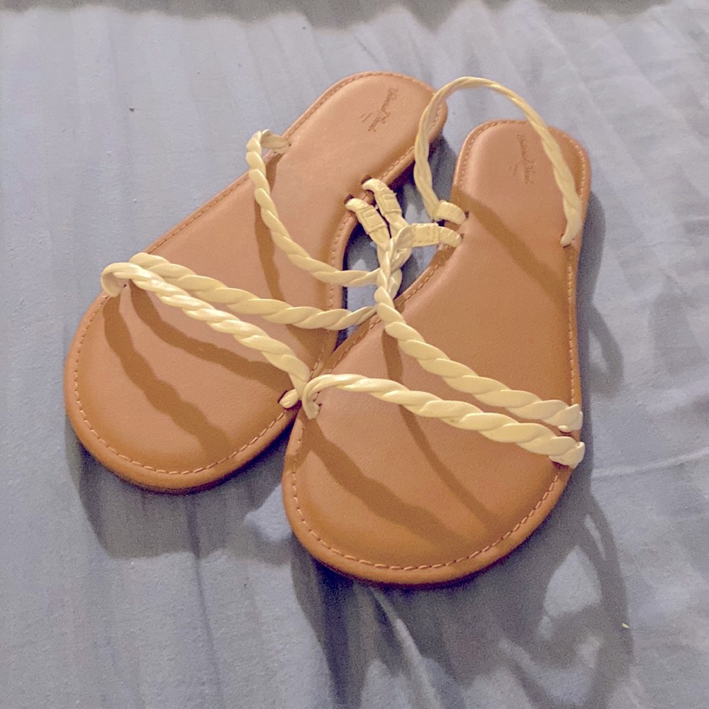universal thread white sandals